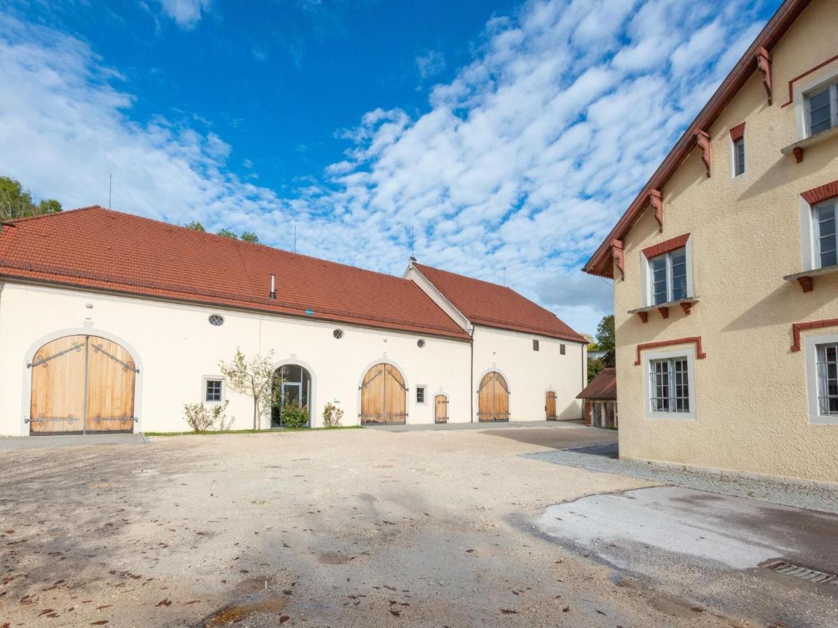 Apartment With Terrace In An Ideal Location Haunsheim Екстериор снимка